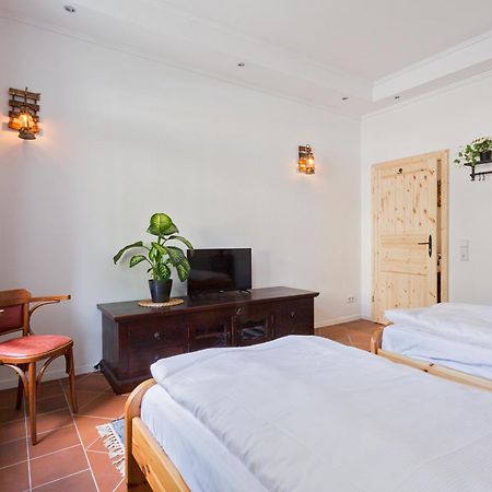 Doppelzimmer III Gaestezimmer In Unterkunft Mit Gemeinschaftsbad Und Gemeinschaftskueche Chemnitz Dış mekan fotoğraf